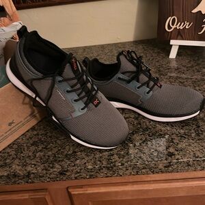 Kuru men’s 10.5 waterproof Atom WP/sneakers